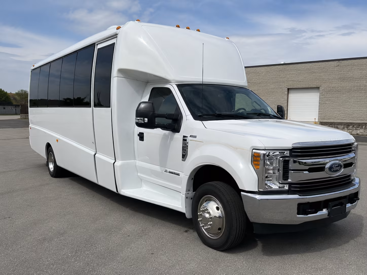 alpharetta charter buses for corporate transportation